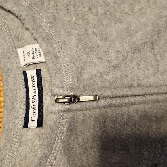 Beautiful Cardinal Sweater - Picture 2 of 2